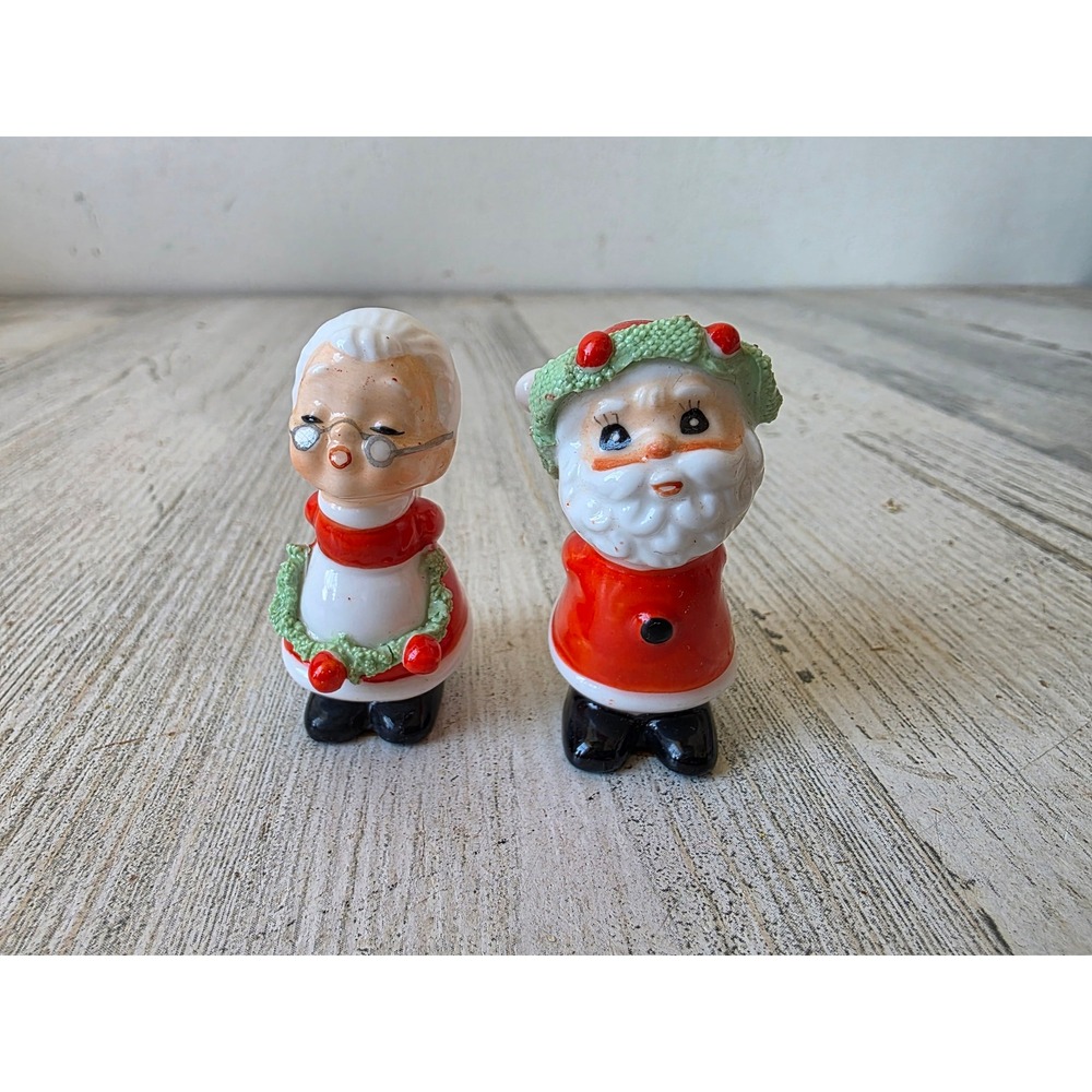 Vintage napco ceramic mini Santa Mrs Claus kissing presents spaghetti Xmas decor